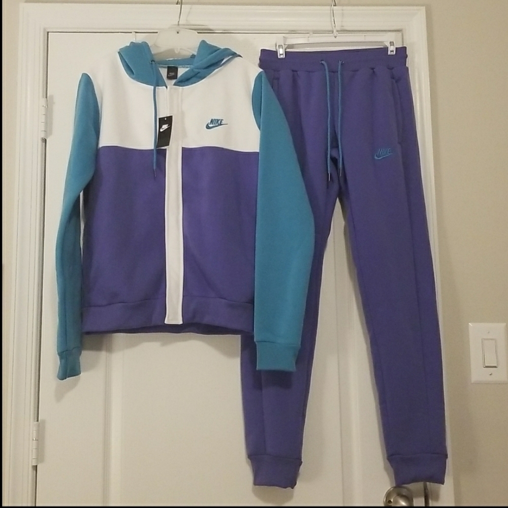 Brand-new Nike Tech Sweatsuit, Small